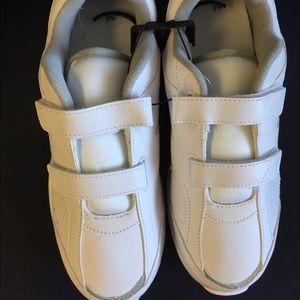 Womens Betty Fastner Walking Shoe Wide Width NEW